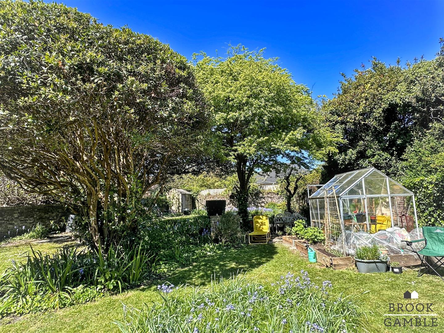 2 Bedroom Apartment. 9 Upper Avenue in Eastbourne,  16